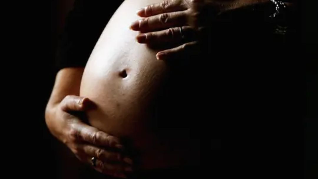 "No quiero salir": por temor a ICE, madre embarazada permanece encerrada en su casa en Louisiana | ViX