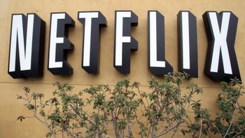 Netflix y Paramount se disputan la multimillonaria compra de Warner Bros. Discovery: así va la puja