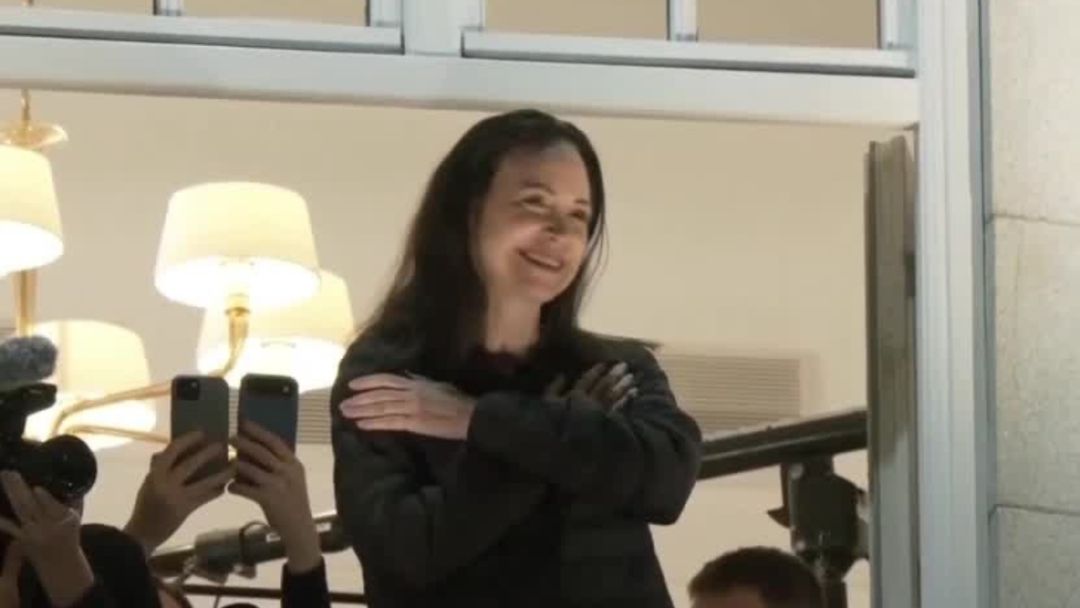 María Corina Machado hace su primera aparición pública desde el balcón del Grand Hotel en Olso | ViX