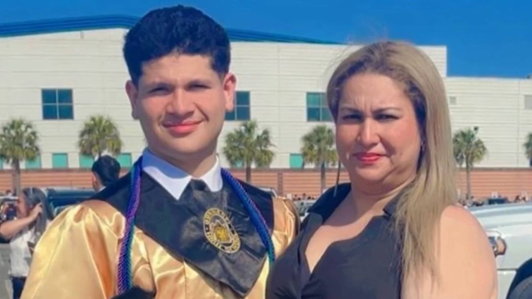 Joven hispano queda a cargo de su hermanita tras el arresto de su madre por agentes de Inmigración | ViX
