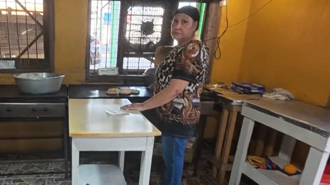 Negocios hispanos sufren una reducción en las ventas por el alza de precios: "Todo está súper caro" | ViX