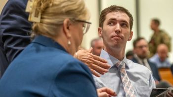 Acusado de asesinar a Charlie Kirk comparece en persona en corte: resumen de las noticias del día