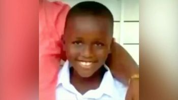 Niño hispano muere de un disparo en la cabeza: sujetos atacaron el negocio donde trabaja su madre