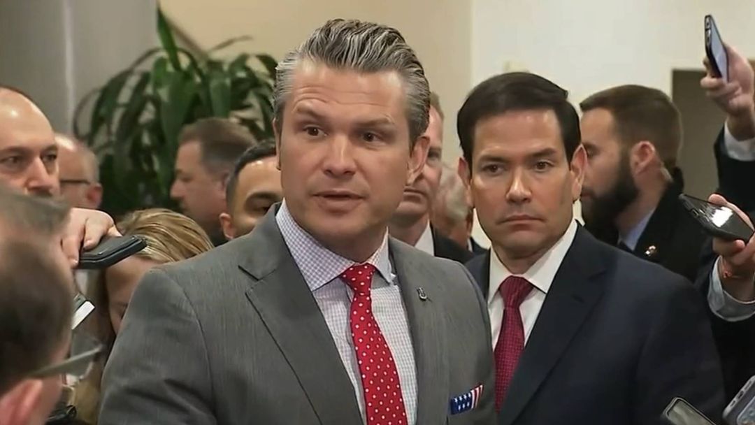 Hegseth se niega a publicar el video completo del doble ataque a una embarcación en el Caribe | ViX
