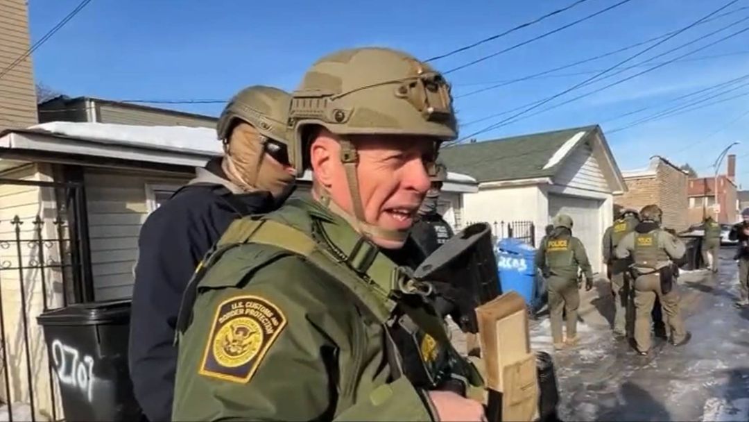 Gregory Bovino vuelve a Chicago y encabeza un operativo migratorio: varias personas fueron detenidas | ViX