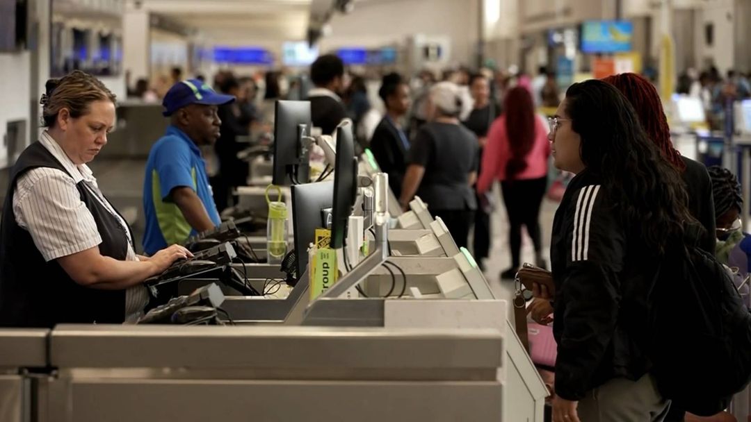 Gobierno Trump amplía la lista de países con restricciones totales o parciales para viajar a EEUU | ViX