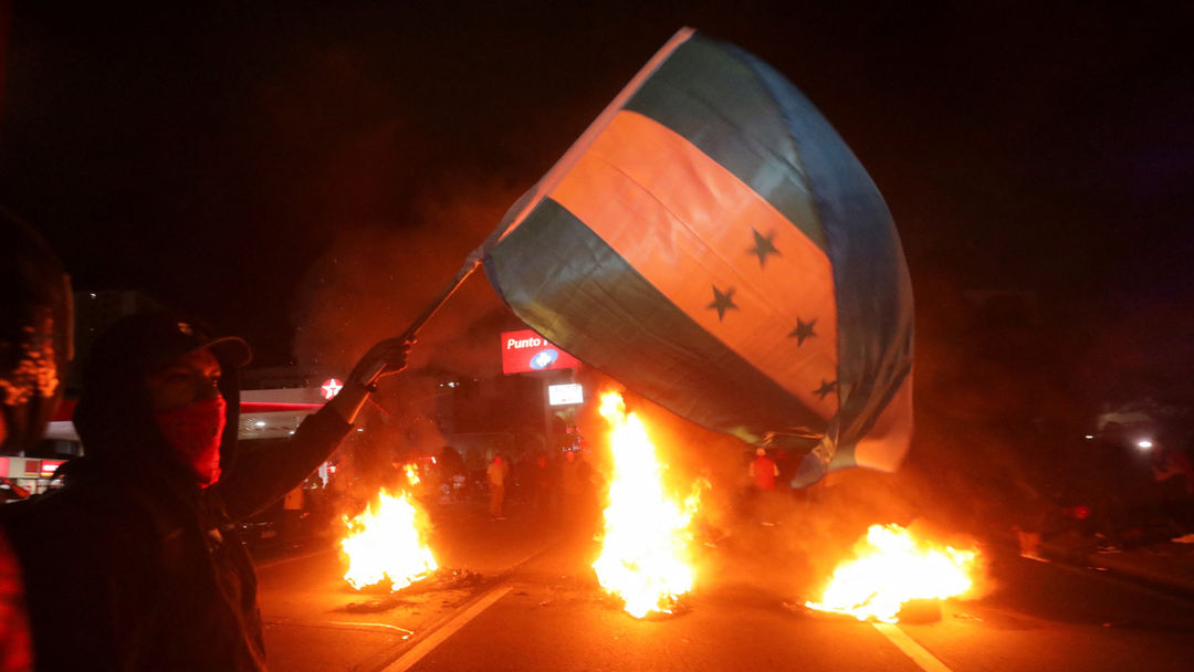 Protestas en Honduras mientras se sigue sin conocer el ganador de las elecciones | ViX