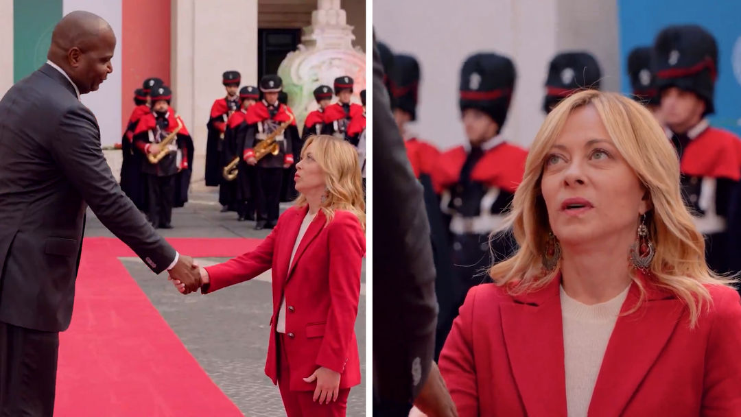 Mirando al cielo: la divertida reacción de Giorgia Meloni al saludar a un presidente de 6,8 pies | ViX
