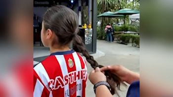 Un menor hispano pasó casi tres años sin cortarse el pelo para donarlo a niños con cáncer o quemados