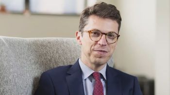 Intensifican la búsqueda del sospechoso del asesinato de un profesor del MIT: las noticias del día