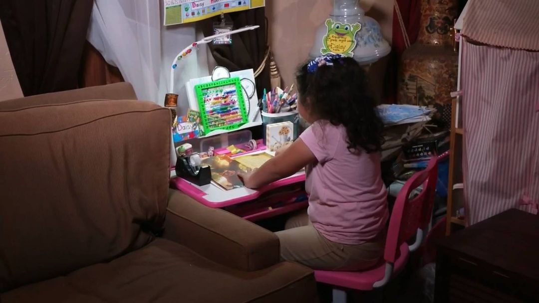 La inspiradora historia de una niña hispana de 7 años que ya escribió e ilustró su primer libro | ViX