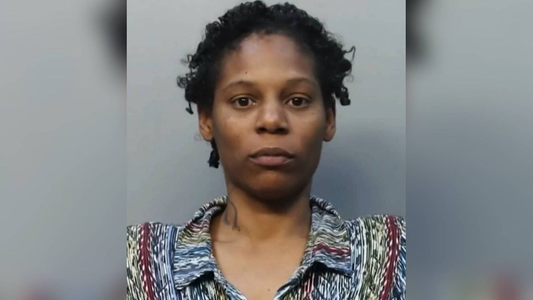 Arrestan a una mujer que insultó y golpeó al empleado de un gimnasio: todo quedó en video | ViX