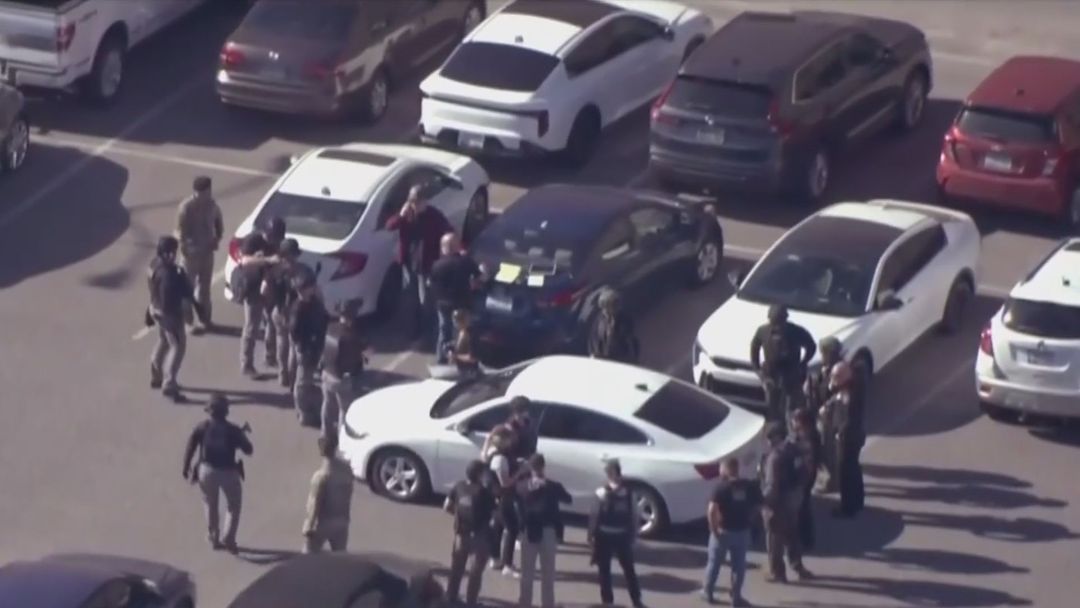 Levantan el cierre total de una base aérea en Arizona tras reporte de un atacante armado | ViX