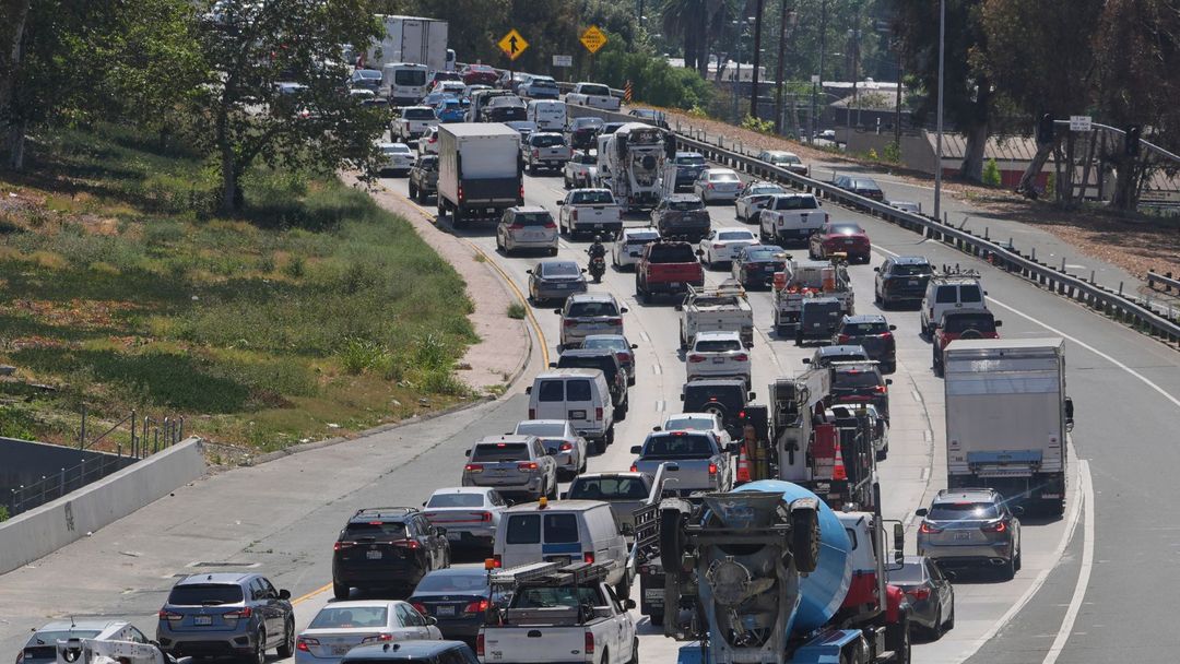 Se estima que 122 millones de personas viajarán por Estados Unidos durante las fiestas navideñas | ViX