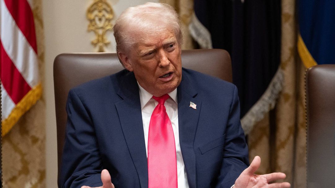 Gobierno Trump retira de su cargo a decenas de diplomáticos en el extranjero: las noticias del día | ViX