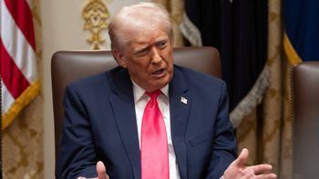 Gobierno Trump retira de su cargo a decenas de diplomáticos en el extranjero: las noticias del día