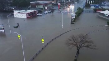 Mal tiempo amenaza viajes de fin de año en algunas zonas del país: resumen de las noticias del día