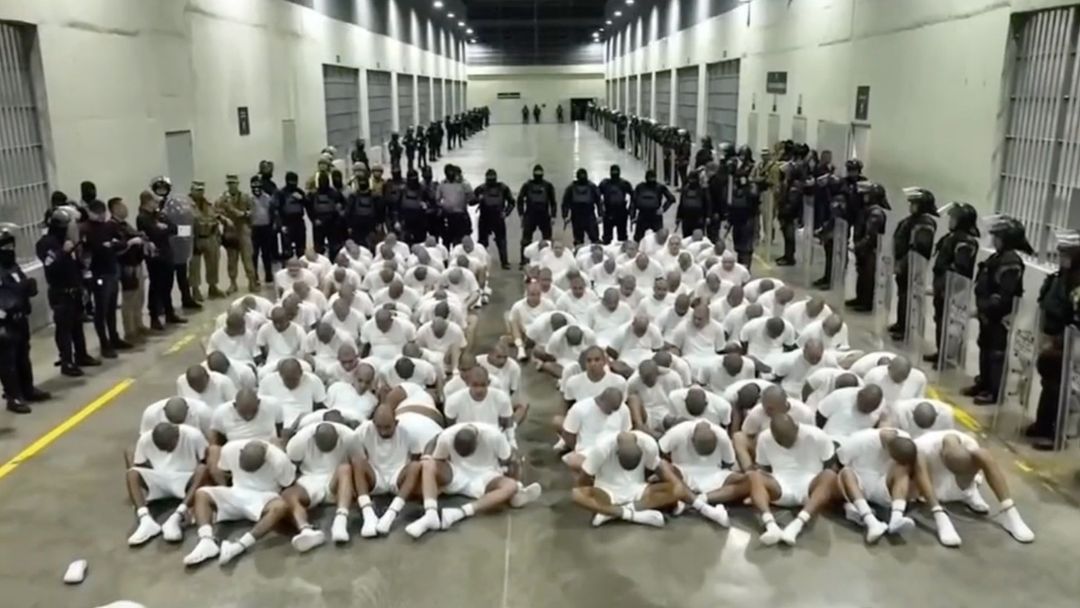 ¿Regresarán a EEUU? Los alcances del fallo de un juez sobre venezolanos expulsados a El Salvador | ViX