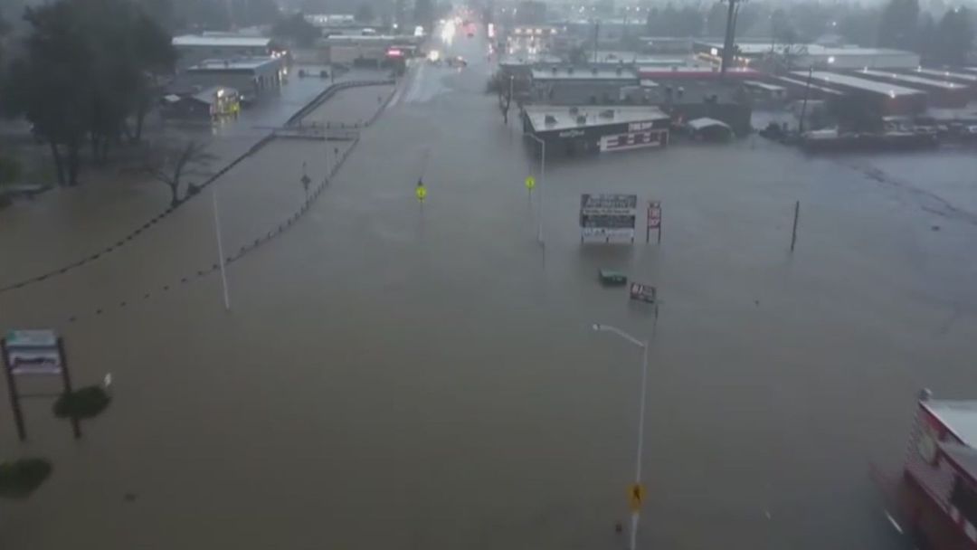 Fuerte tormenta amenaza a California en plena Nochebuena: se prevén inundaciones y deslaves | ViX