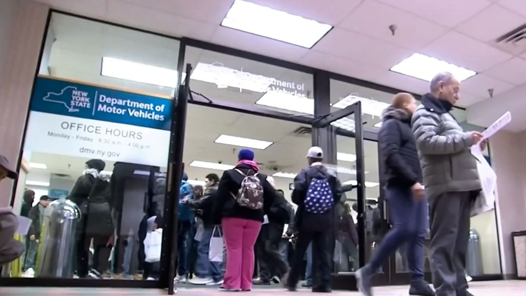 Revés para gobierno Trump: jueza avala ley que otorga licencias de conducir a indocumentados en NY | ViX