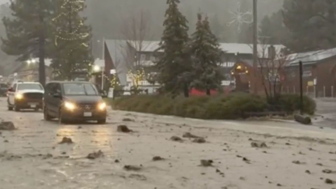 Poderosa tormenta deja al menos cuatro muertos en California: uno murió por la caída de un árbol | ViX