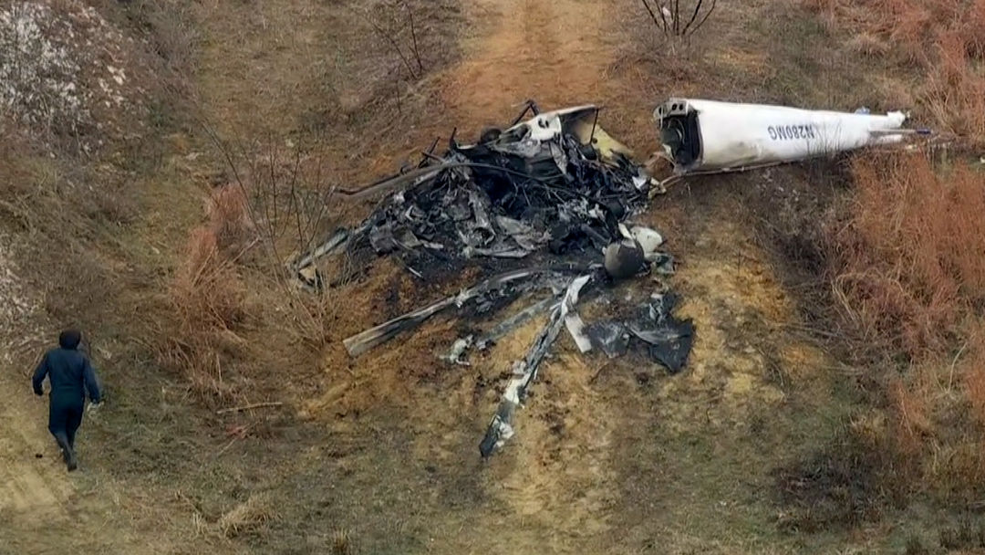 El momento en que un helicóptero gira en el aire tras estrellarse con otro en Nueva Jersey | ViX