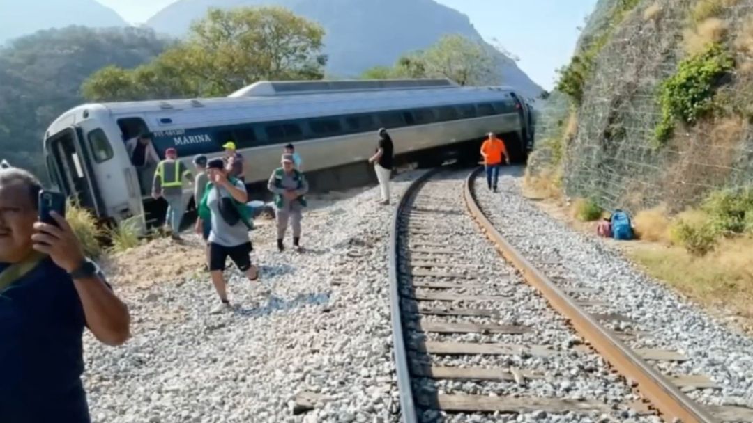 Al menos 13 muertos y más de 90 heridos tras descarrilamiento de tren interoceánico en México | ViX