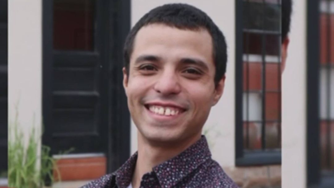 Un hispano lucha por su vida tras ser baleado en la cabeza en un Goodwill: las noticias del día | ViX