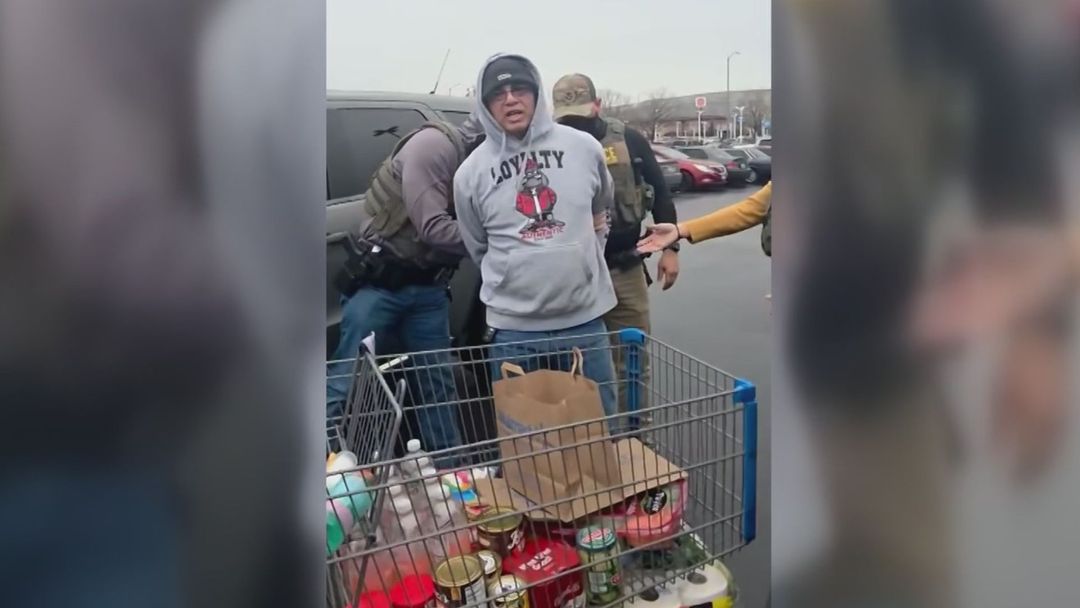 Hispana se entera de que su esposo fue detenido por ICE gracias a video publicado en redes sociales | ViX