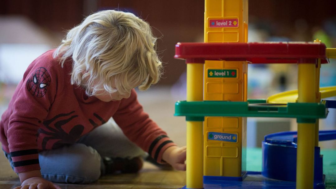 Fraude con guarderías falsas sacude a Minnesota: gobierno suspende fondos para cuidado infantil | ViX