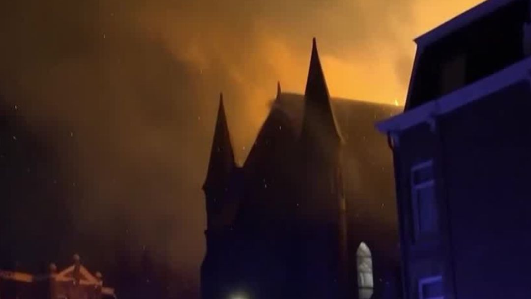 Histórica iglesia en Ámsterdam se incendia durante las celebraciones de Año Nuevo: esto se sabe | ViX