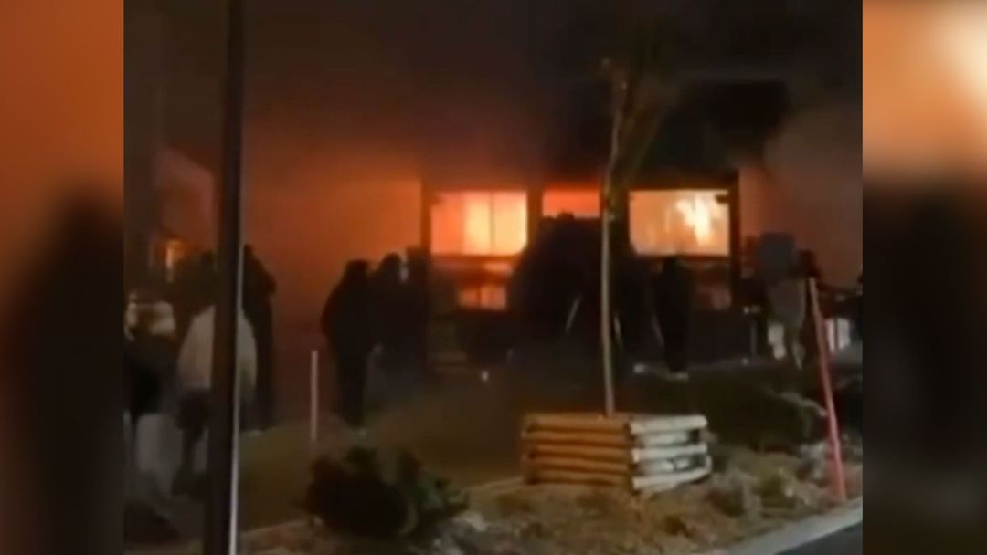 Imágenes del mortal incendio en los Alpes suizos que deja al menos 40 muertos y más de 100 heridos | ViX