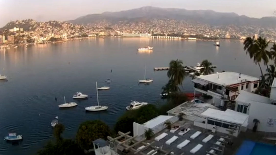 Cámaras de seguridad captan el terremoto de 6.5 que sacudió partes de México | ViX