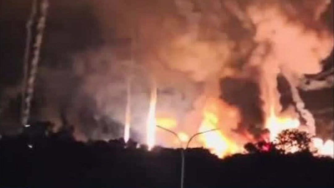 Canal estatal de Venezuela atribuye las explosiones en Caracas a un ataque militar de EEUU | ViX