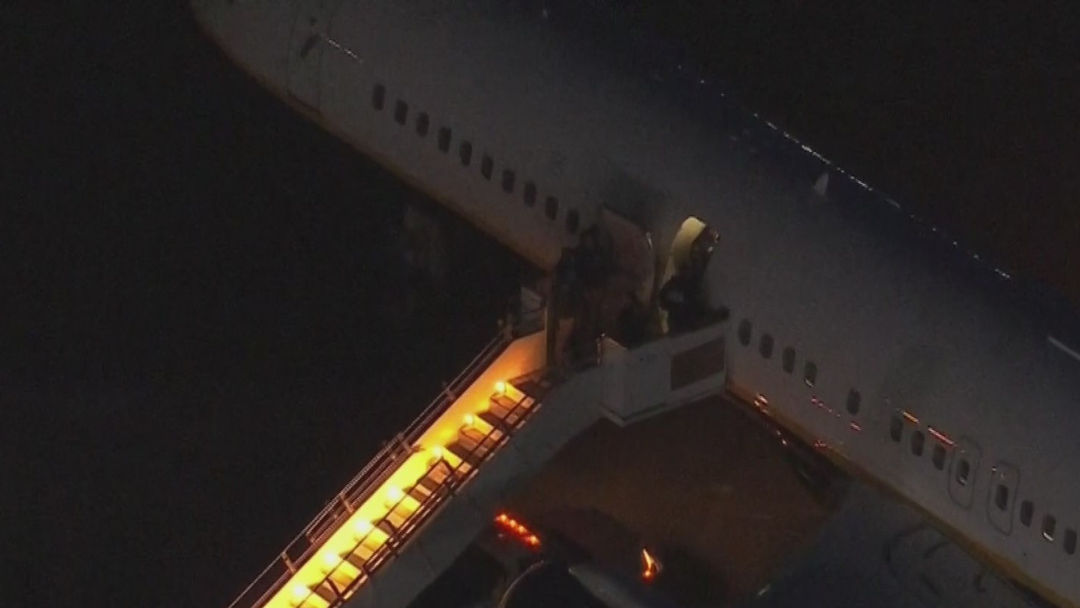 Primeras imágenes de Maduro en EEUU tras ser detenido por un comando especial en Caracas | ViX