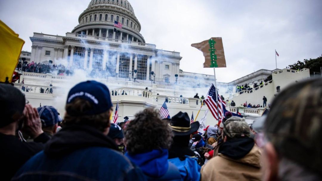 Conmemoran a las víctimas del asalto al Capitolio en su quinto aniversario: las noticias del día | ViX