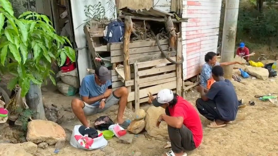 Sin agua y condiciones precarias: la dura realidad en 'La pequeña Venezuela', un barrio en Colombia | ViX