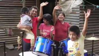 Sueño navideño de madre y sus cuatro hijos ciegos se cumple gracias a televidentes de Primer Impacto