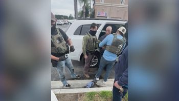 Abuelo hispano detenido por ICE denuncia que fue maltratado por agentes: terminó con moretones