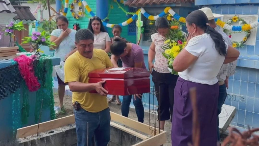 Tras 29 años de lucha, familias logran repatriar los restos de dos migrantes muertos en el río Bravo | ViX