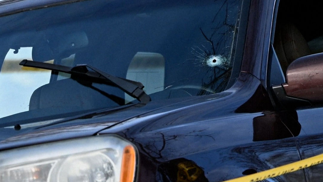 En un minuto: Identifican al agente de ICE que disparó mortalmente a una mujer en Minneapolis | ViX