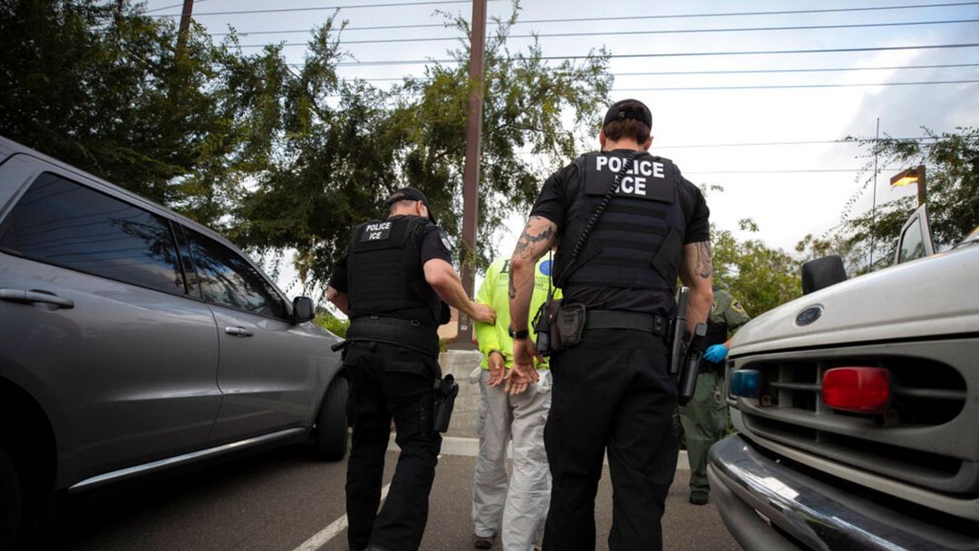 Detenciones de ICE y asilo: respondemos tus preguntas sobre inmigración de la semana | ViX