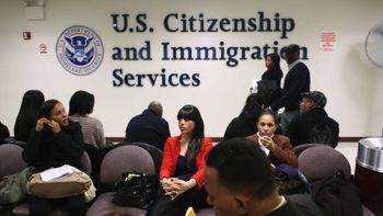 USCIS anuncia un alza en tarifas de ciertos trámites migratorios: estos son los nuevos costos