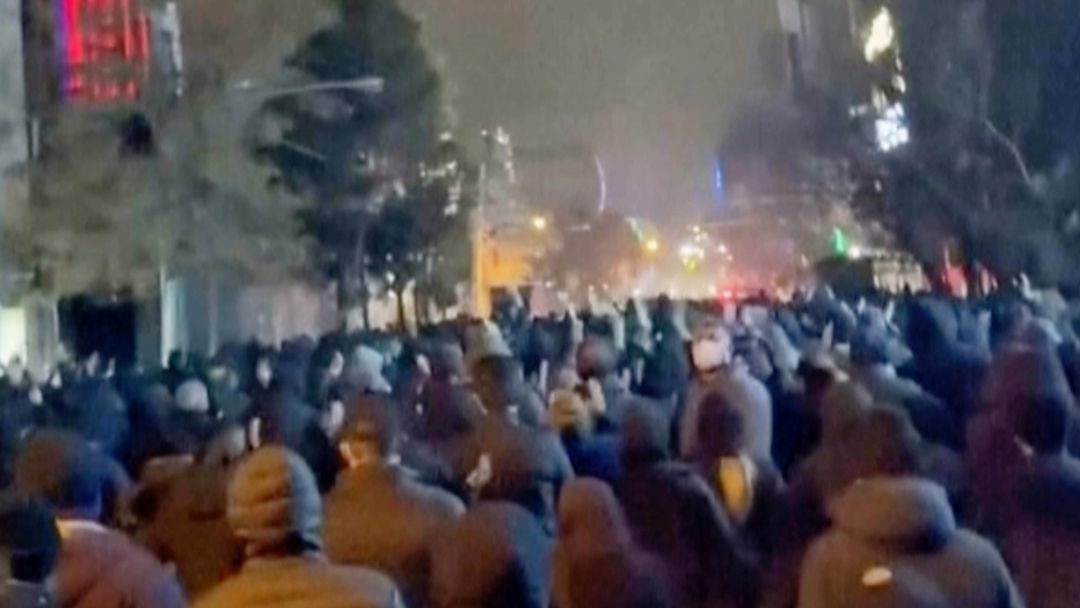 Protestas en Irán estallaron tras colapso del rial y alza histórica de inflación social | ViX