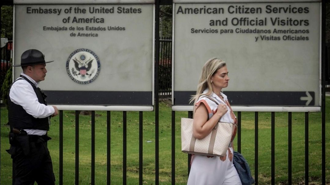 Van al menos 100 mil visas revocadas durante la segunda administración de Trump | ViX