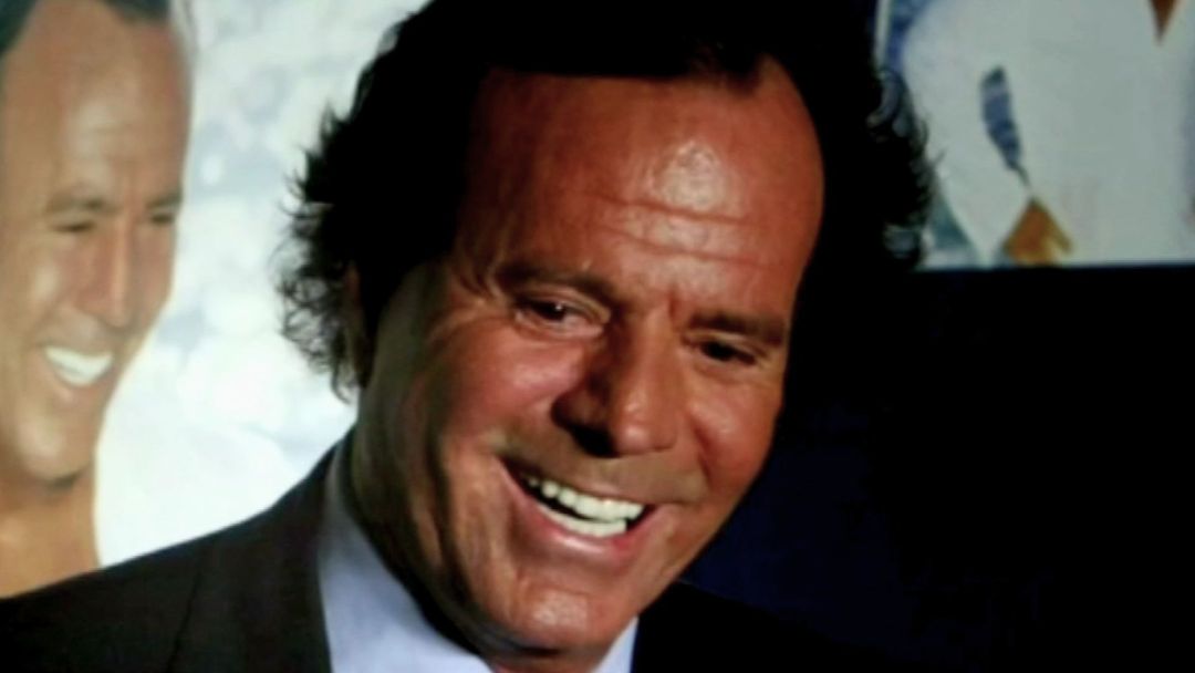 Julio Iglesias enfrenta señalamientos de exempleadas por agresiones sexuales | ViX