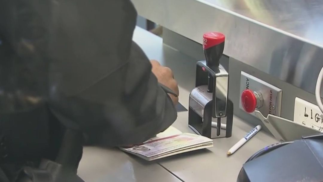 Departamento de Estado de EE.UU. suspende Visas de inmigrante a 75 países incluidos latinoamericanos | ViX