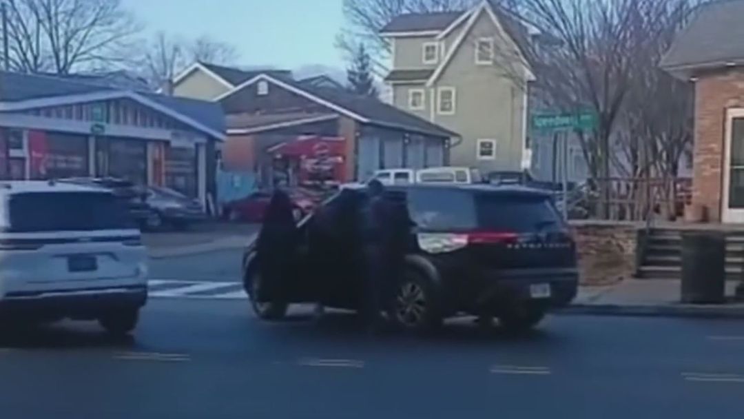 Detención de ICE en lavandería pone en alerta a habitantes de New Jersey | ViX