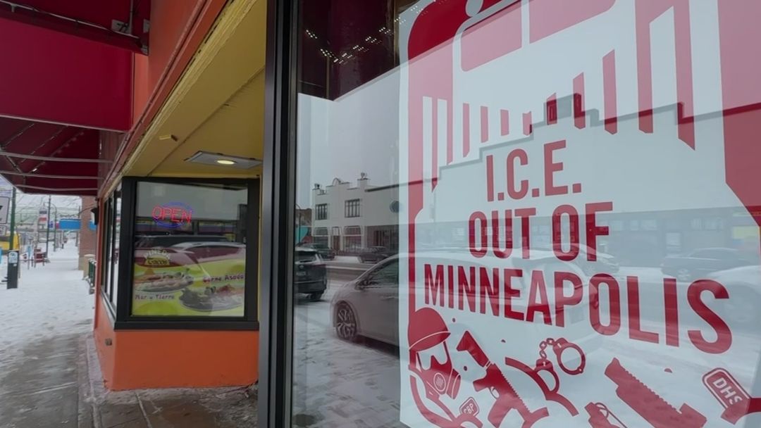 Protestas en Minneapolis contra operativos de ICE; Pentágono prepara soldados por disturbios | ViX