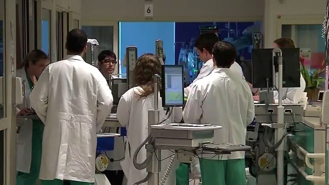 Embarazadas, personas con cáncer y más, no quieren asistir al médico por miedo a operativos de ICE | ViX